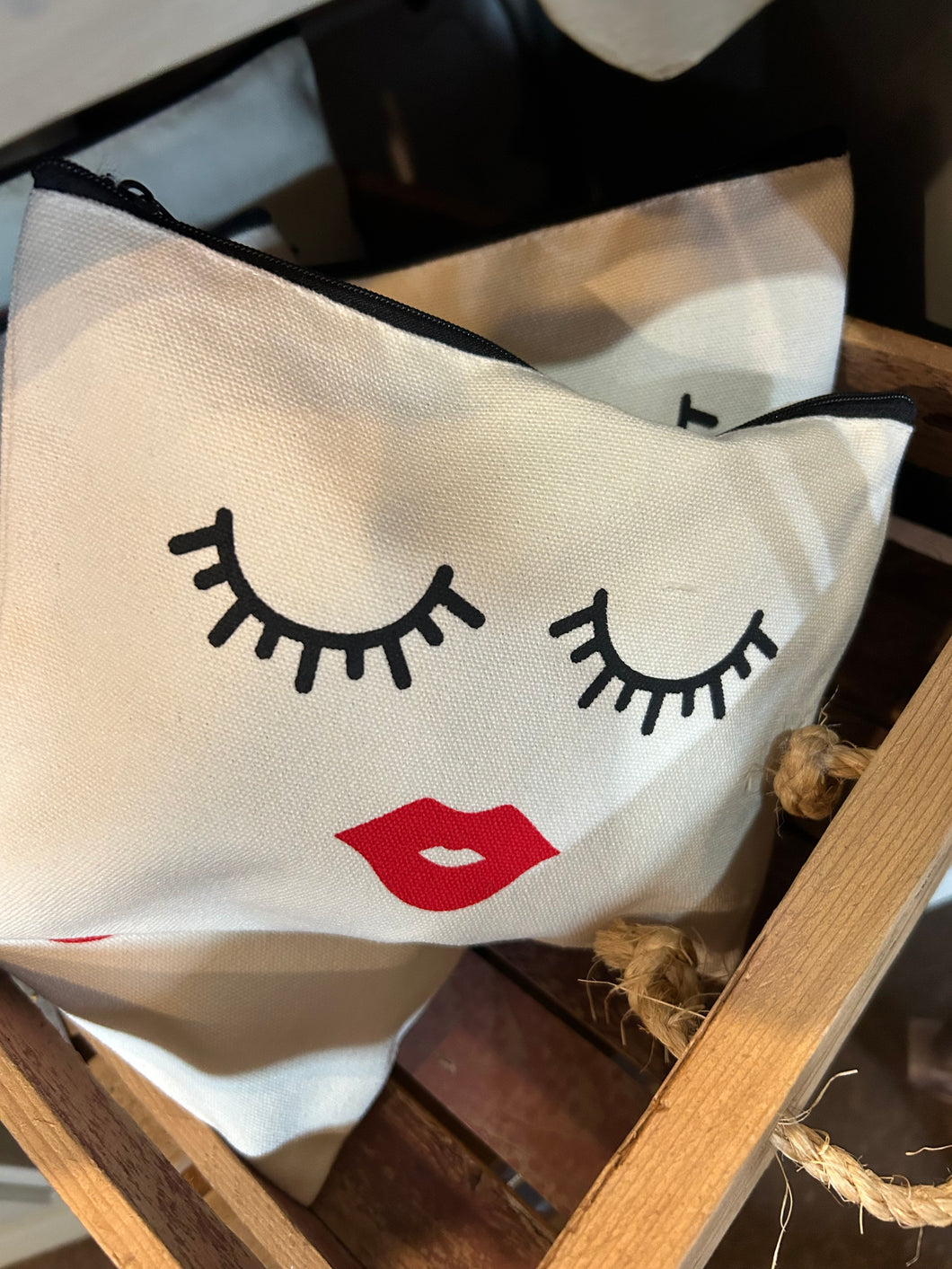 Eyelashes makeup bag